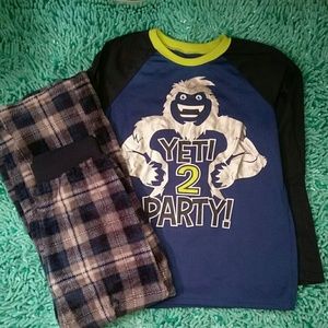 Yeti pajama set